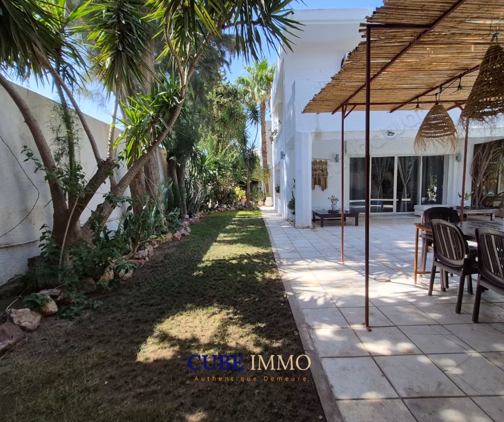 Location de vacances Villa avec piscine et billard
