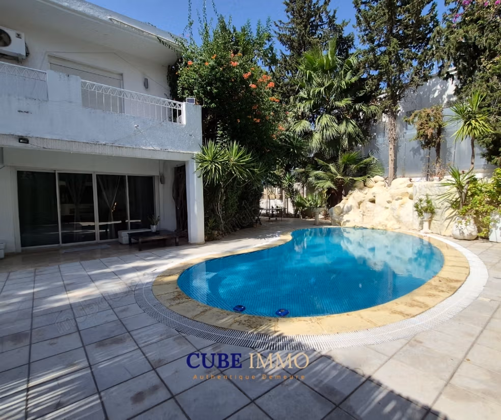 Location de vacances Villa avec piscine et billard