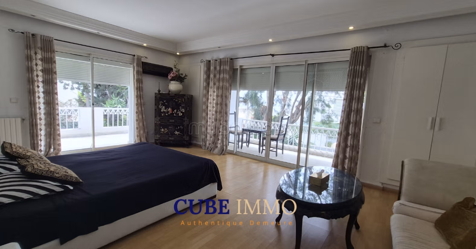 Location de vacances Villa avec piscine et billard
