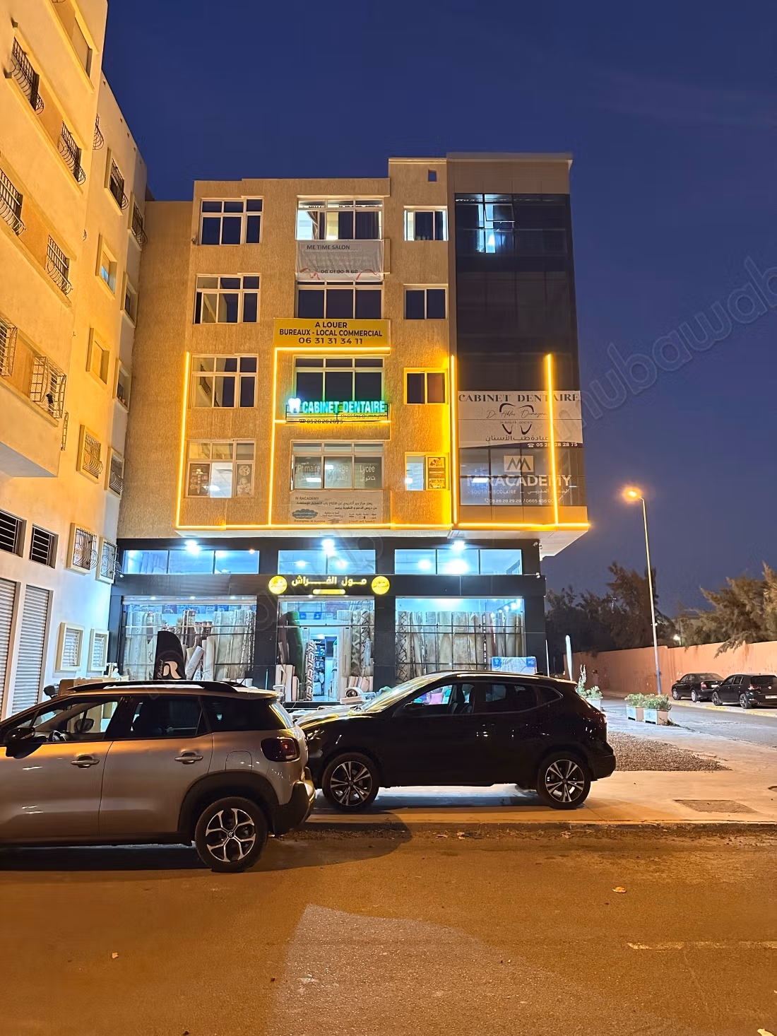 Offices & shops to rent in Al Wifaq. Surface area 183 m²