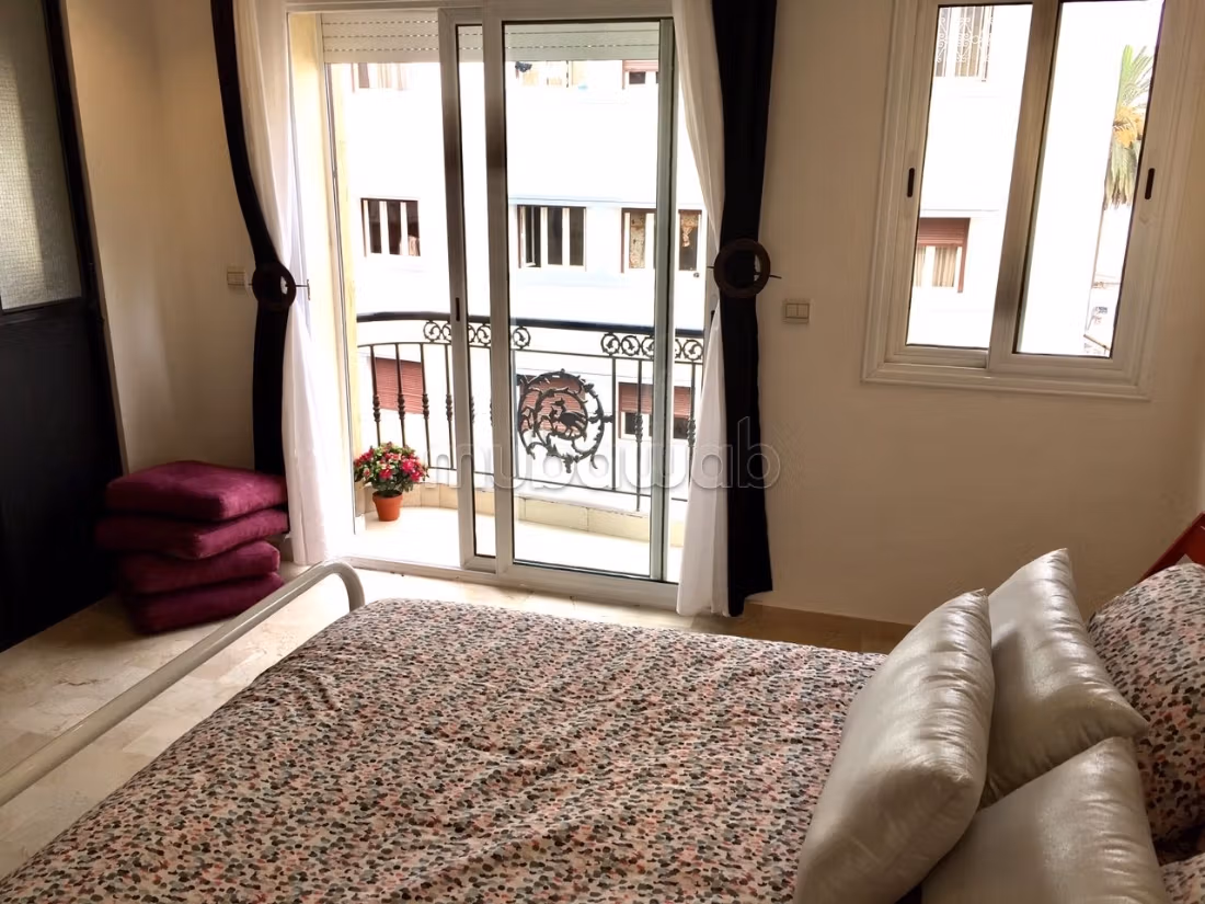 Affitto di uno splendido appartamento a Bourgogne Ouest. 1 bella camera da letto. Arredato