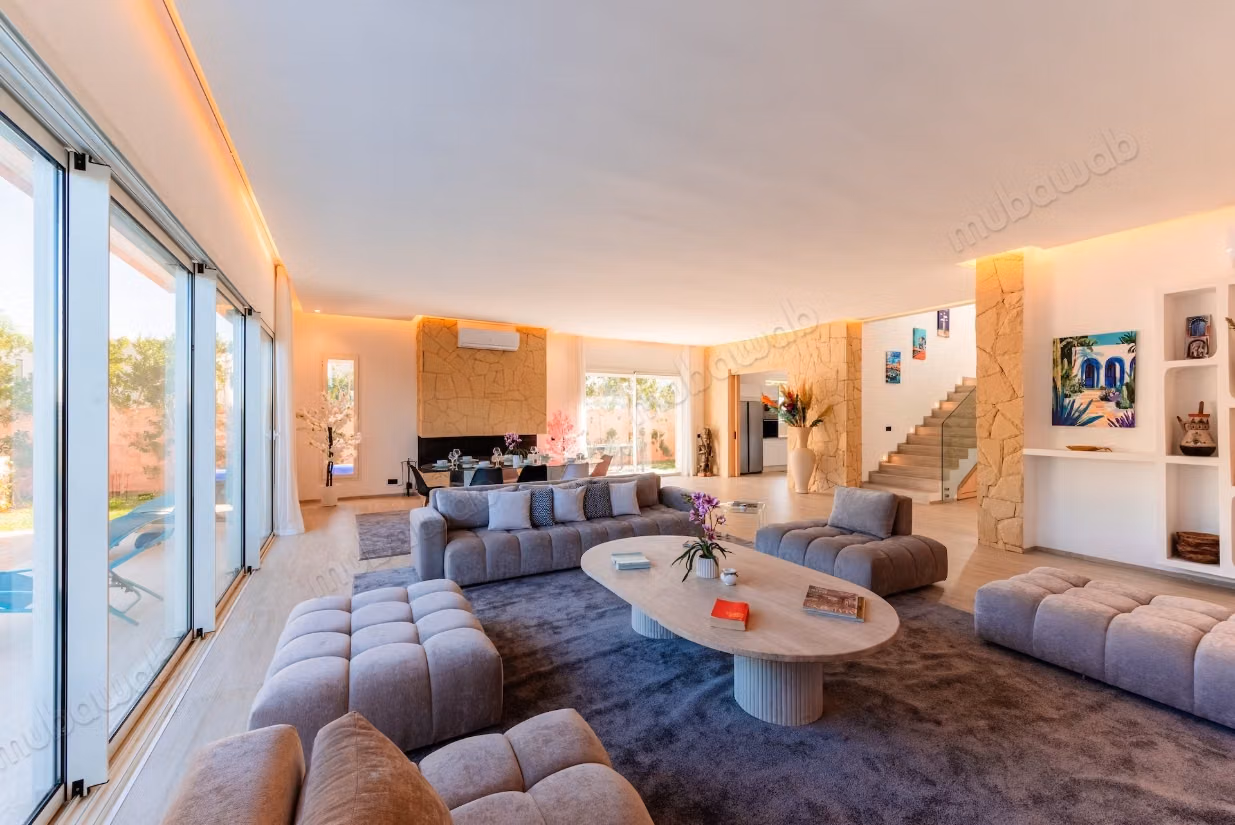 فيلا رائعة للايجار بأملكيس. المساحة الإجمالية 320 م². شرفة جميلة وحديقة