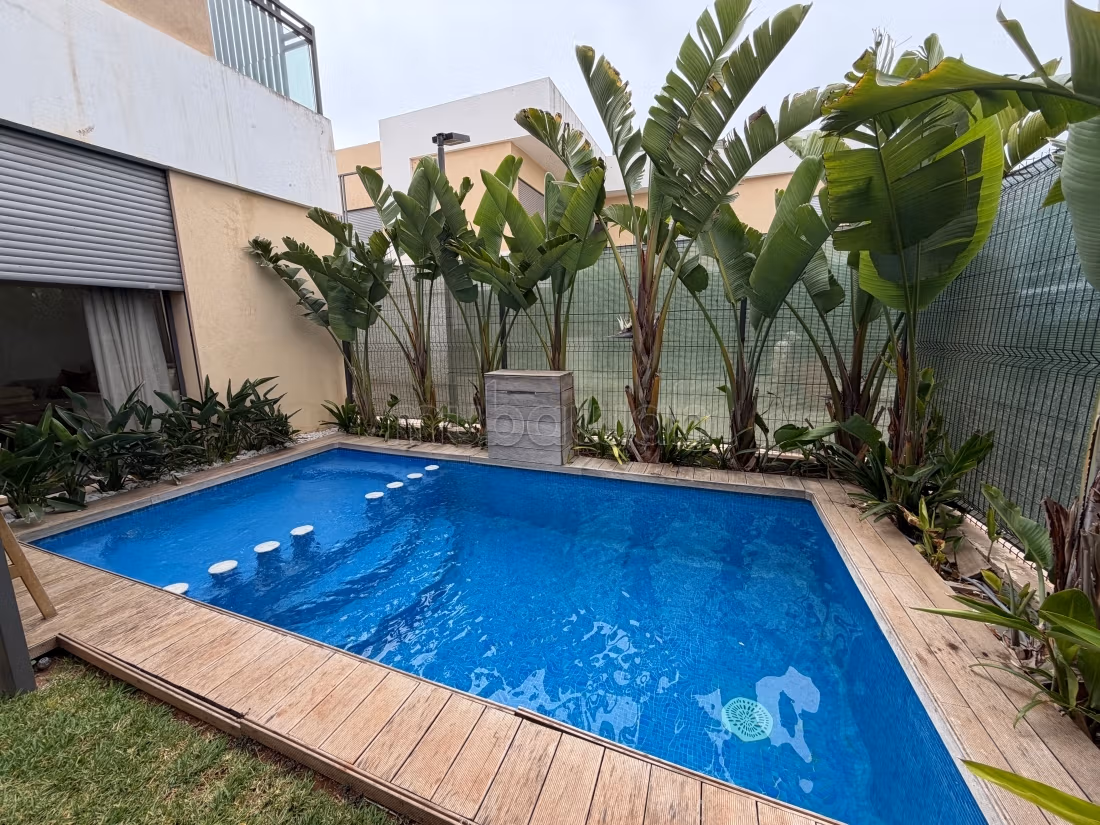 Luxury villa for rent. 4 lovely rooms. Gardeners, Large terrace