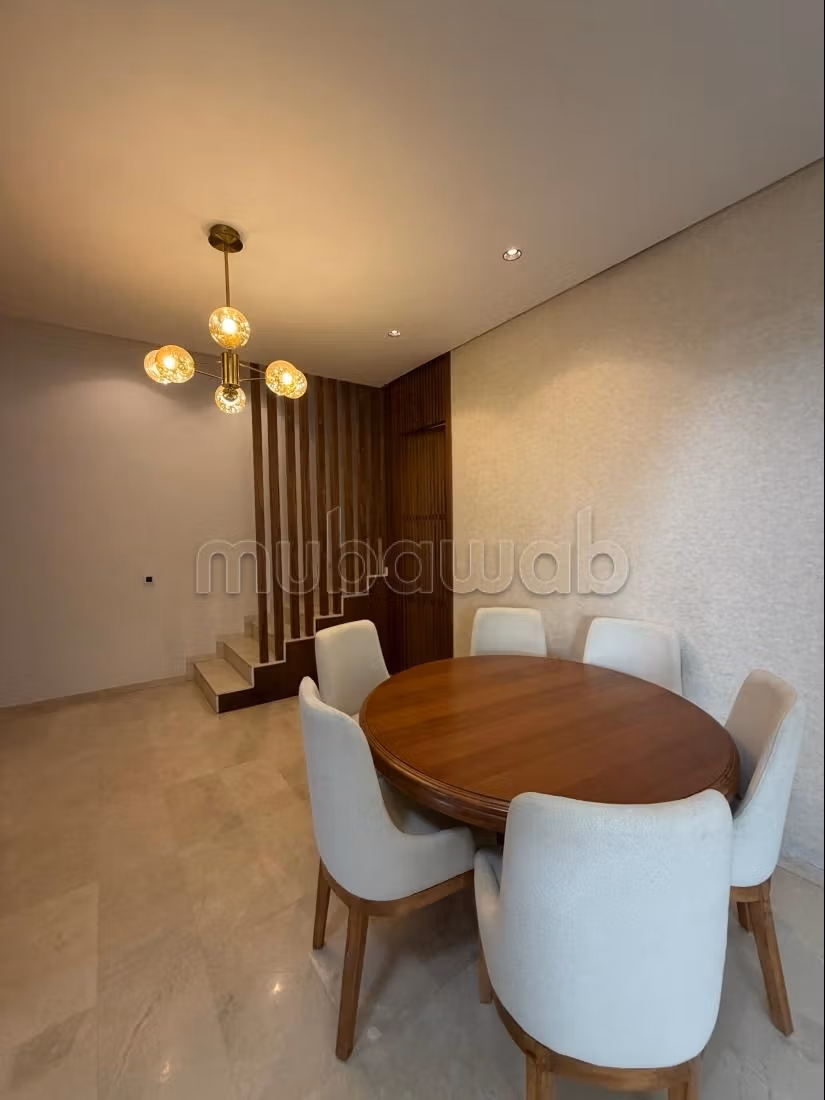 Luxury villa for rent. 4 lovely rooms. Gardeners, Large terrace