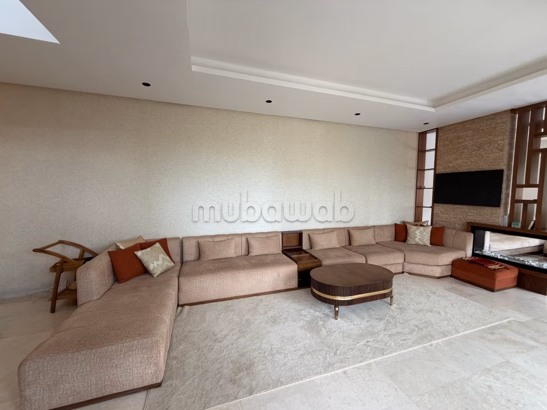 Luxury villa for rent. 4 lovely rooms. Gardeners, Large terrace