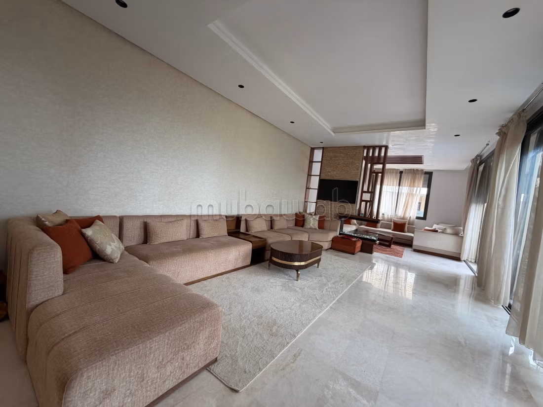 Luxury villa for rent. 4 lovely rooms. Gardeners, Large terrace