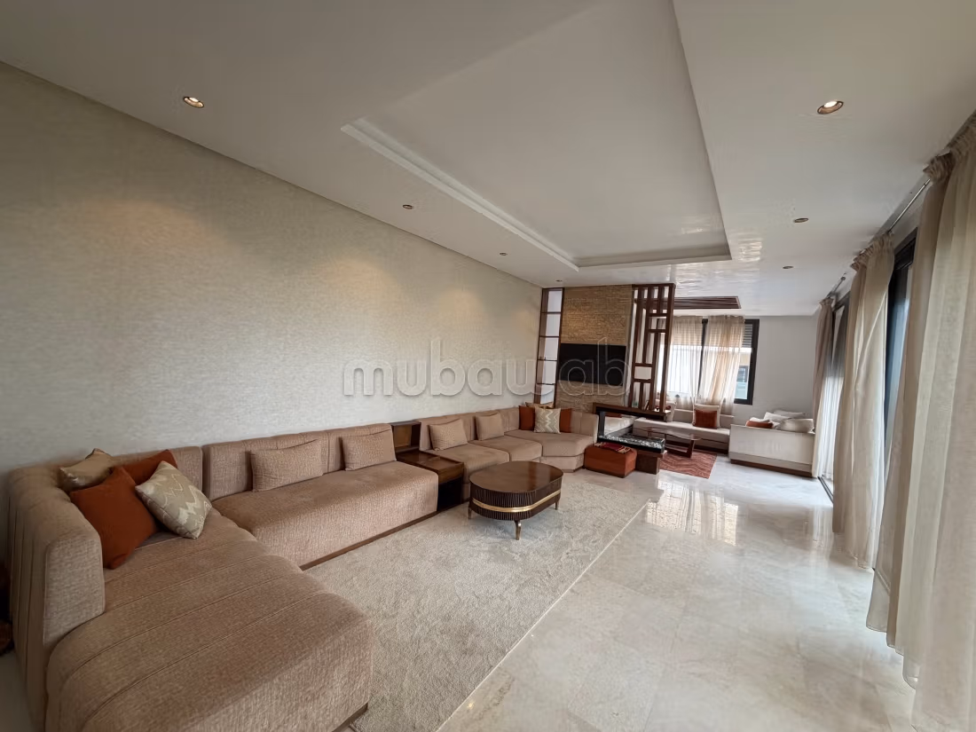 Luxury villa for rent. 4 lovely rooms. Gardeners, Large terrace