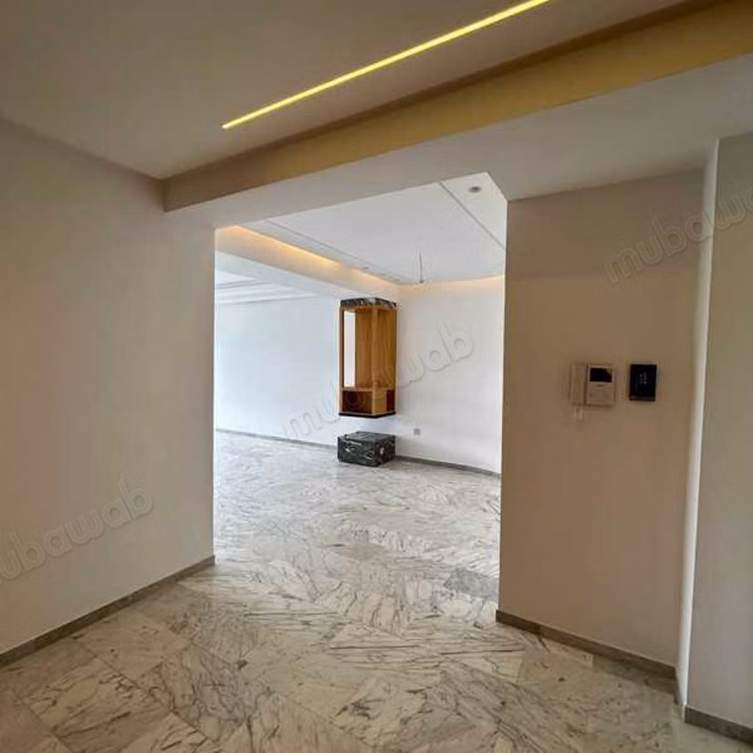 Find an apartment to buy in Ferme Bretonne Hay Arraha. Small area 106 m². No Lift, Large terrace
