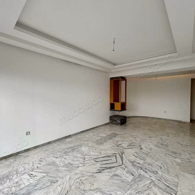 Find an apartment to buy in Ferme Bretonne Hay Arraha. Small area 106 m². No Lift, Large terrace