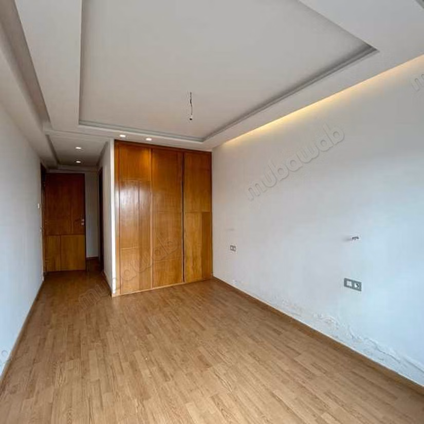 Find an apartment to buy in Ferme Bretonne Hay Arraha. Small area 106 m². No Lift, Large terrace