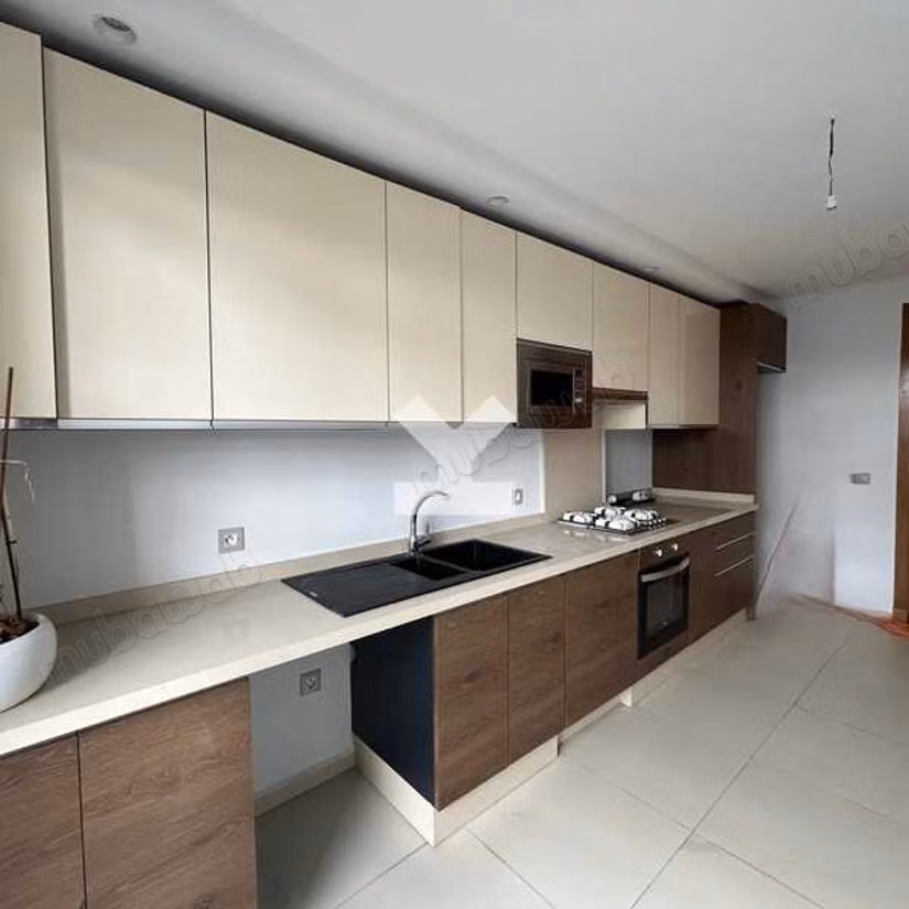 Find an apartment to buy in Ferme Bretonne Hay Arraha. Small area 106 m². No Lift, Large terrace
