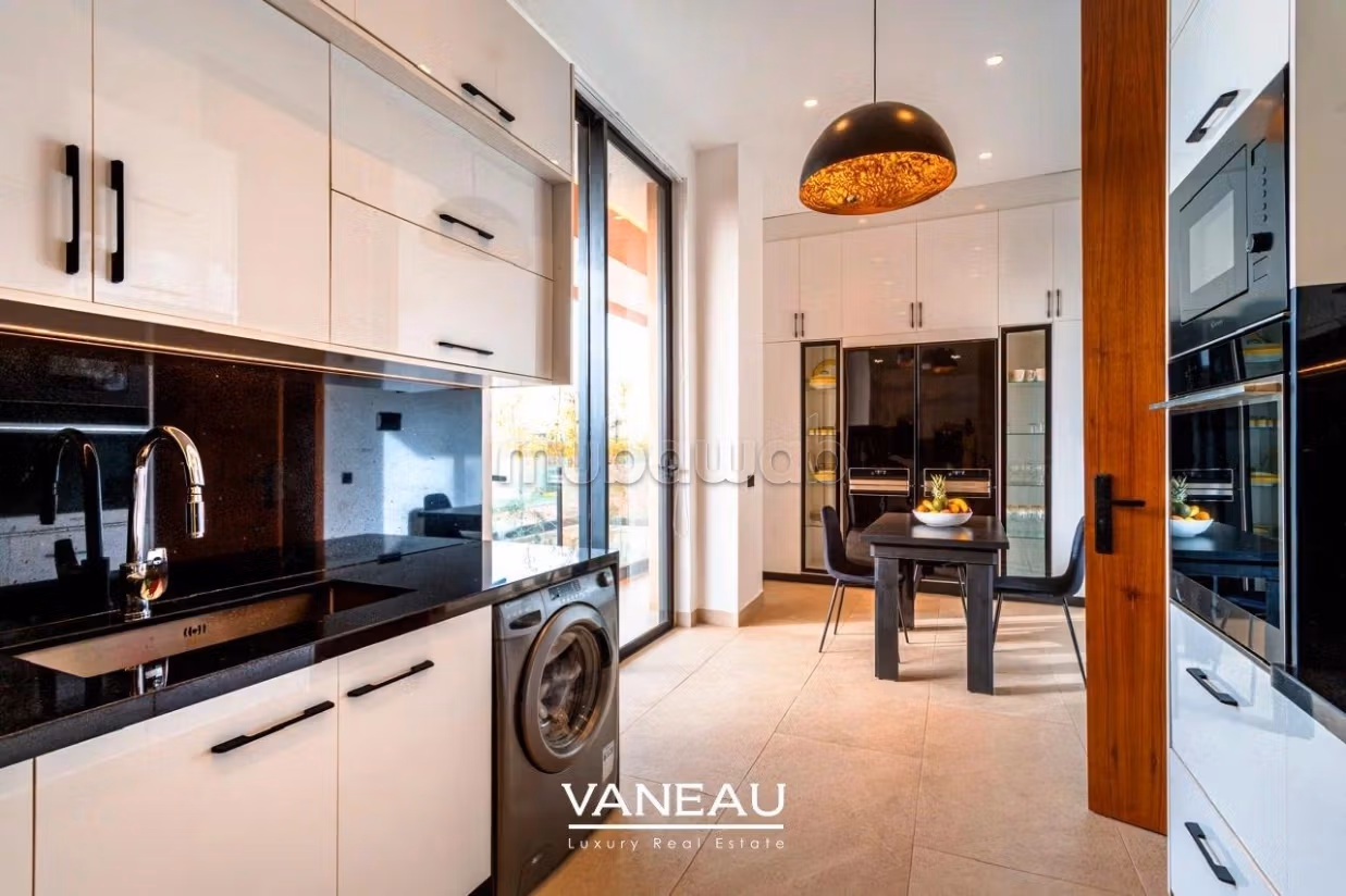 Casa de alto standing en venta en Agdal. 7 dormitorios. Residencia con piscina