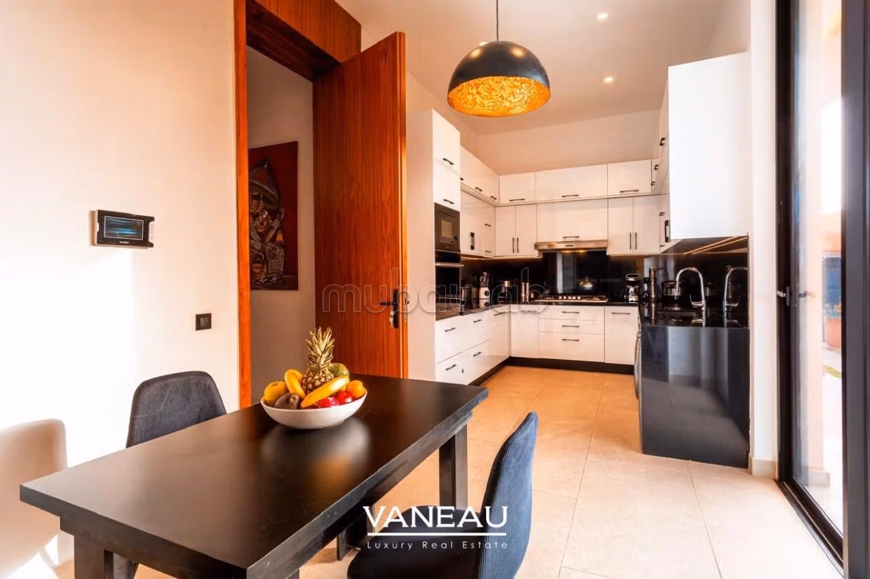 Casa de alto standing en venta en Agdal. 7 dormitorios. Residencia con piscina