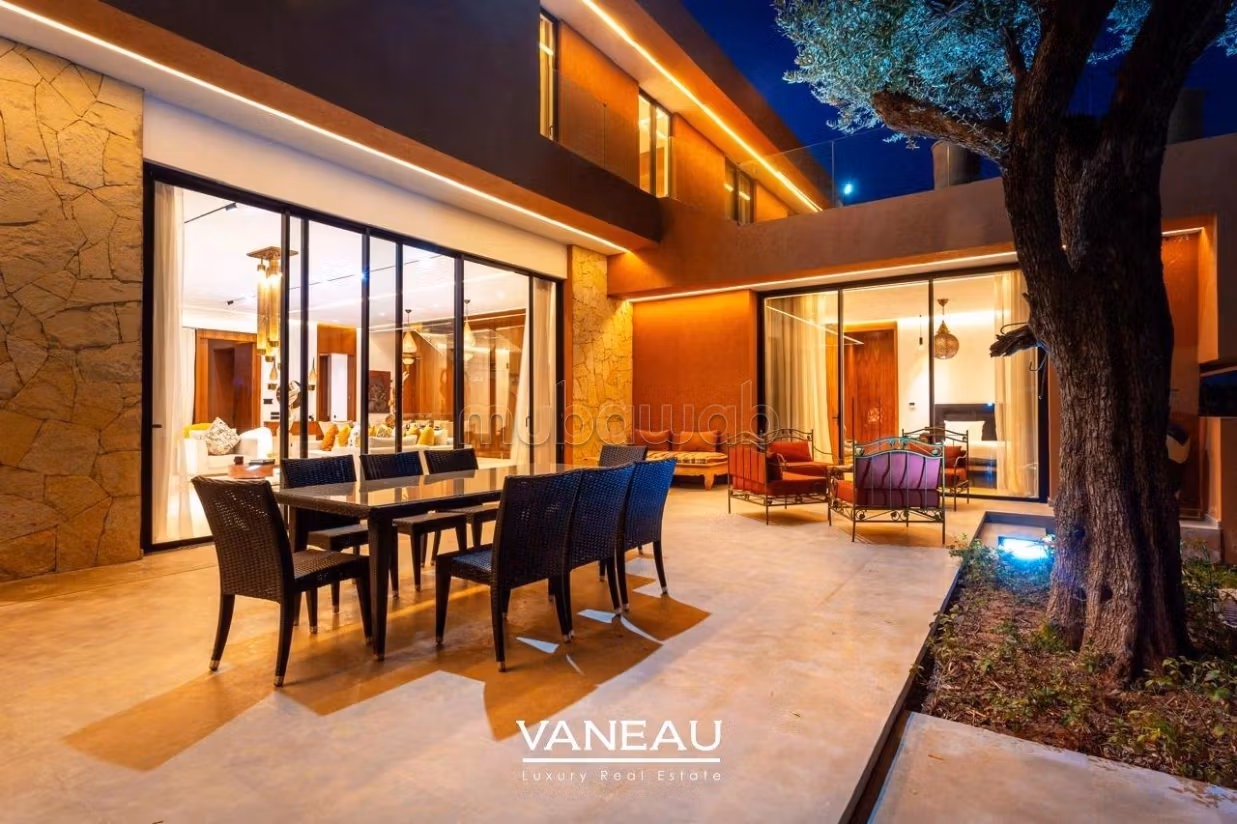 Casa de alto standing en venta en Agdal. 7 dormitorios. Residencia con piscina
