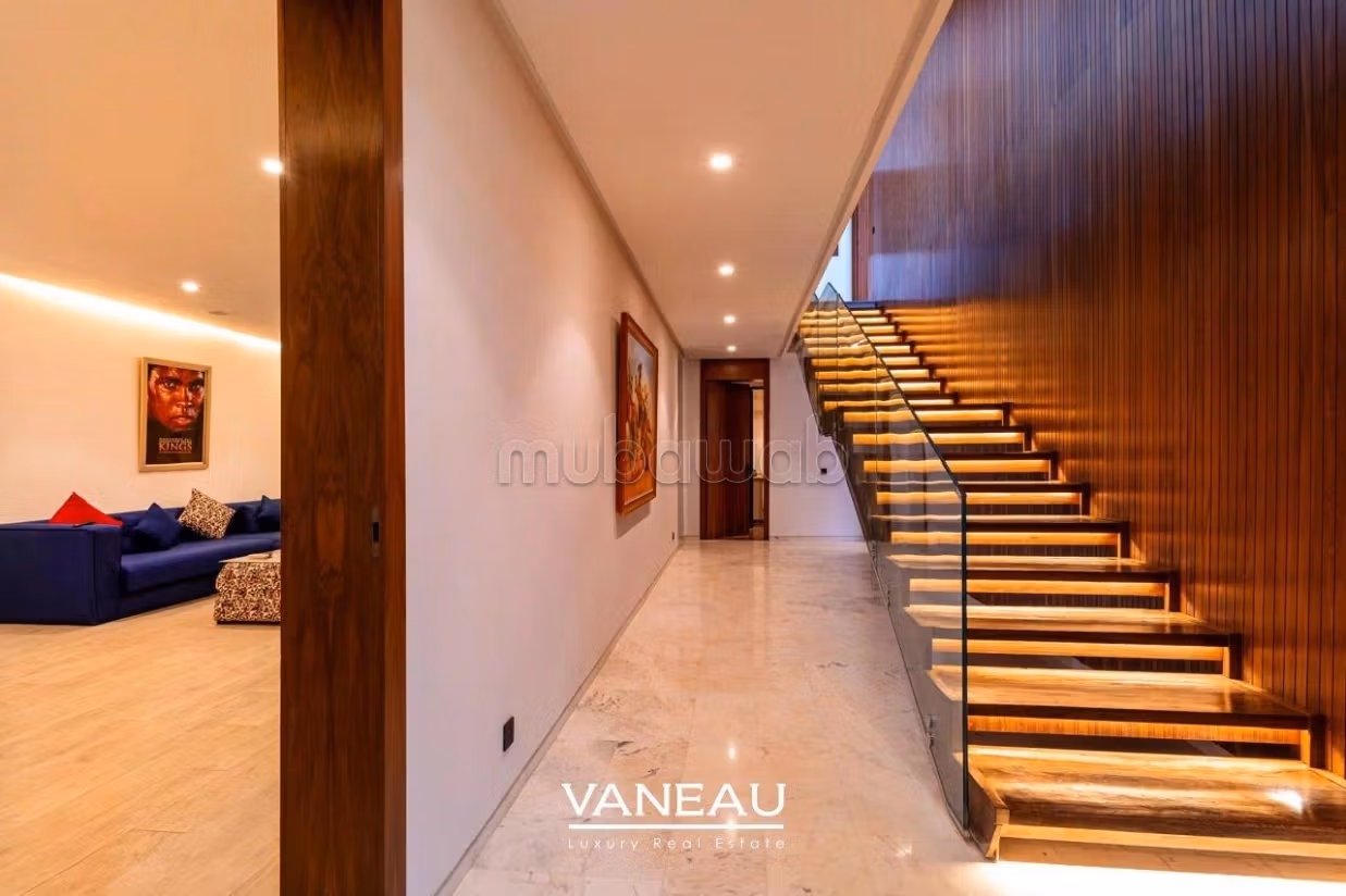 Casa de alto standing en venta en Agdal. 7 dormitorios. Residencia con piscina