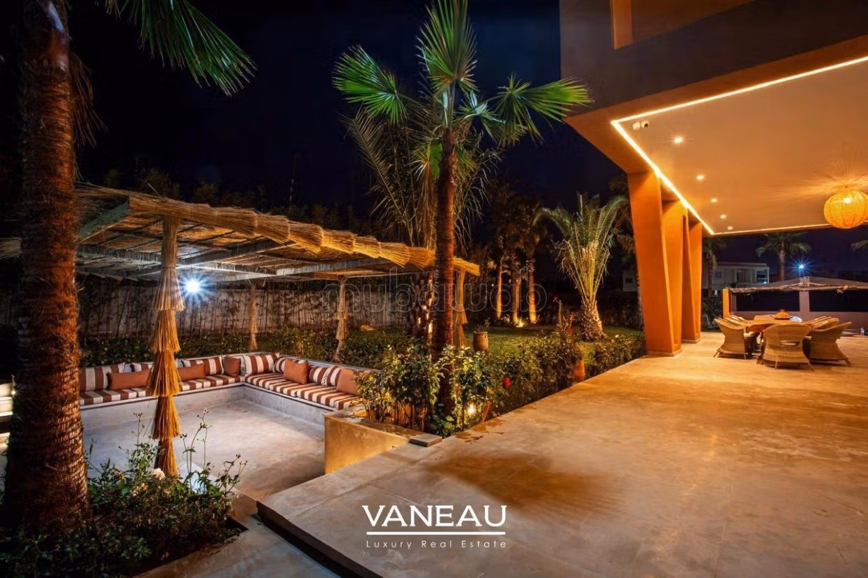Casa de alto standing en venta en Agdal. 7 dormitorios. Residencia con piscina