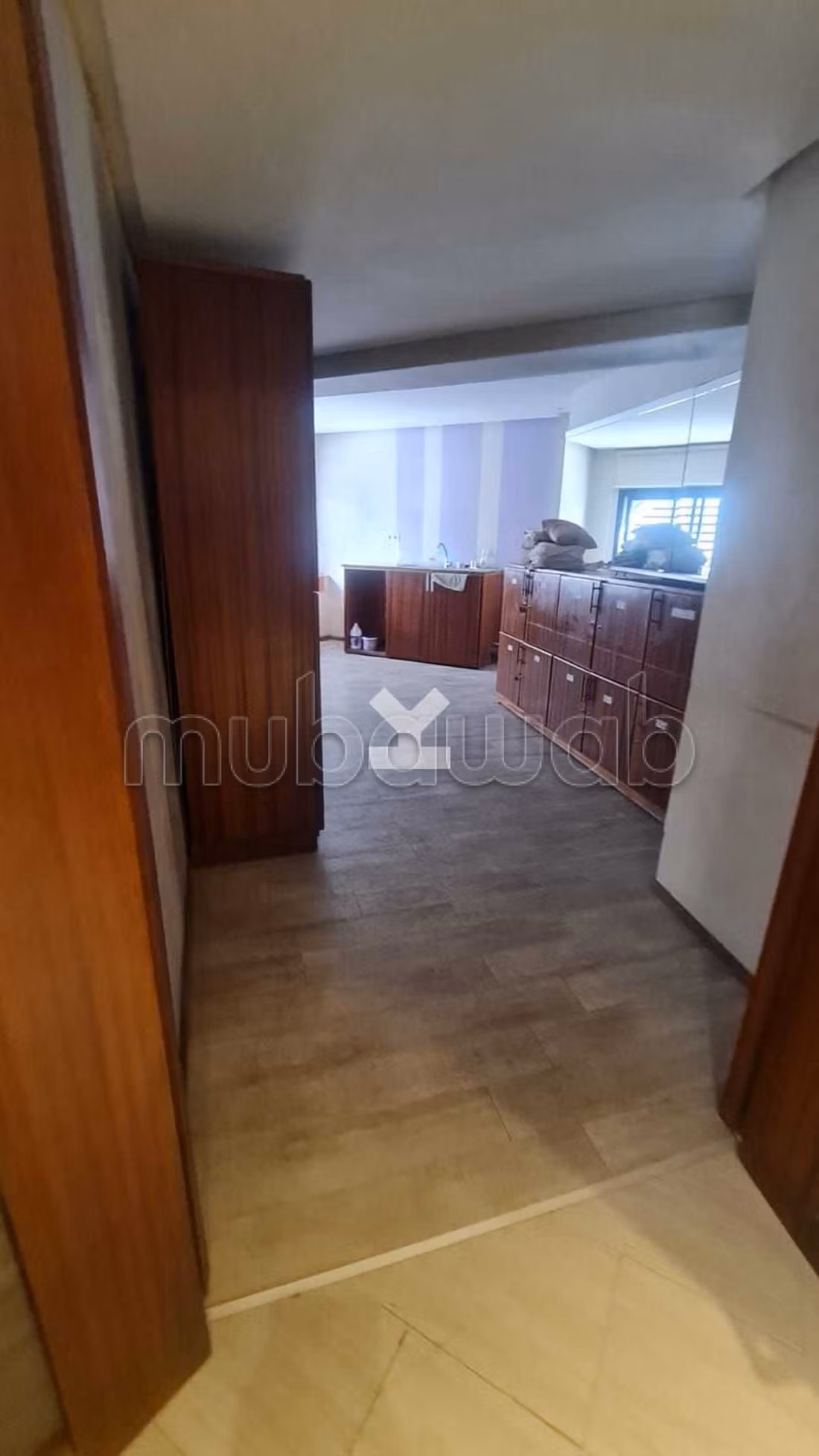 Offices & shops to rent in Les Hôpitaux. Surface area 295 m². Basement