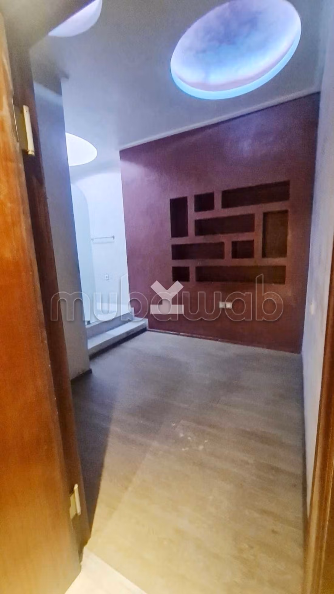 Offices & shops to rent in Les Hôpitaux. Surface area 295 m². Basement