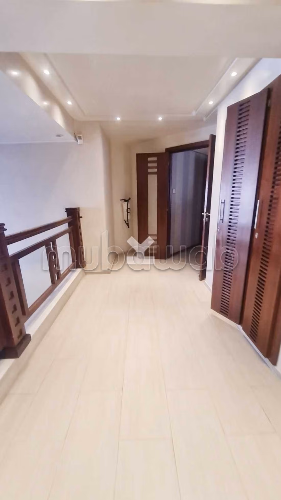 Offices & shops to rent in Les Hôpitaux. Surface area 295 m². Basement