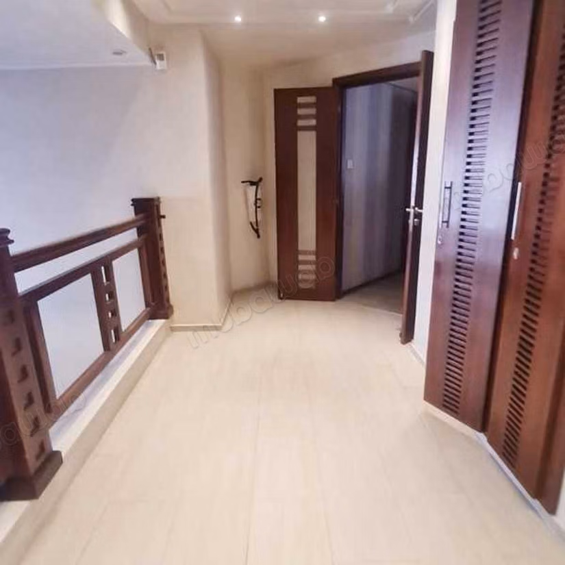 Local commercial à Louer de 295.0 m² à Casablanca, Hopitaux