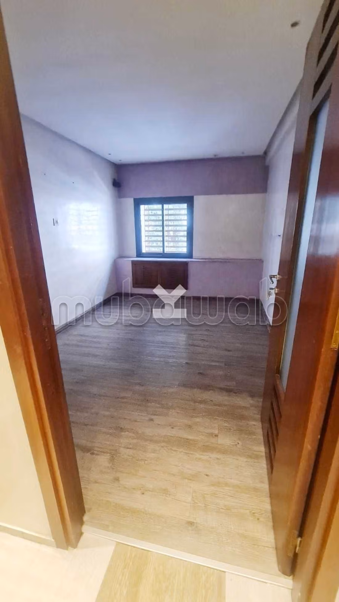Offices & shops to rent in Les Hôpitaux. Surface area 295 m². Basement