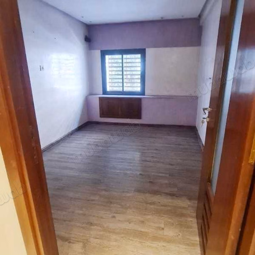 Local commercial à Louer de 295.0 m² à Casablanca, Hopitaux