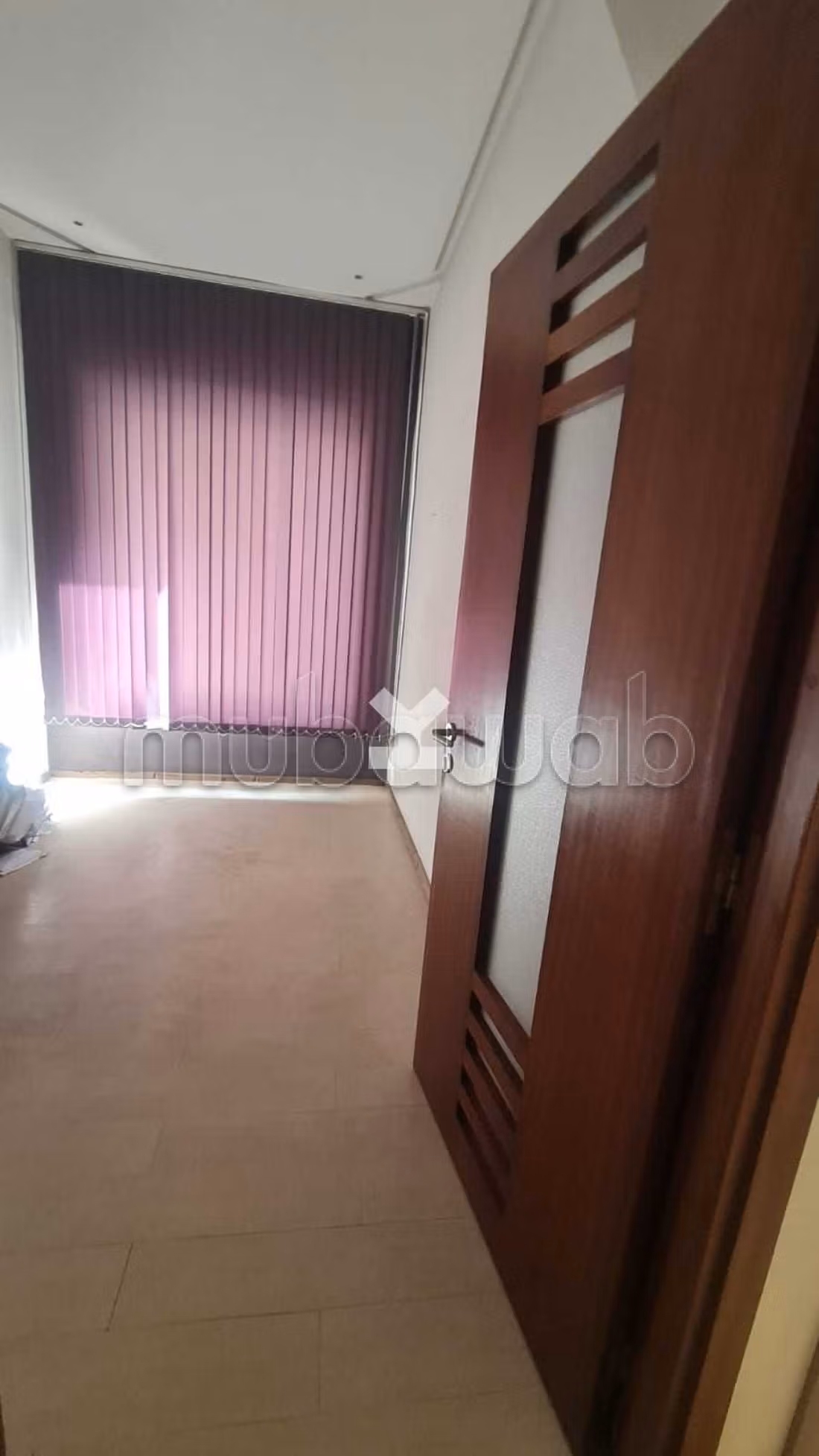 Offices & shops to rent in Les Hôpitaux. Surface area 295 m². Basement