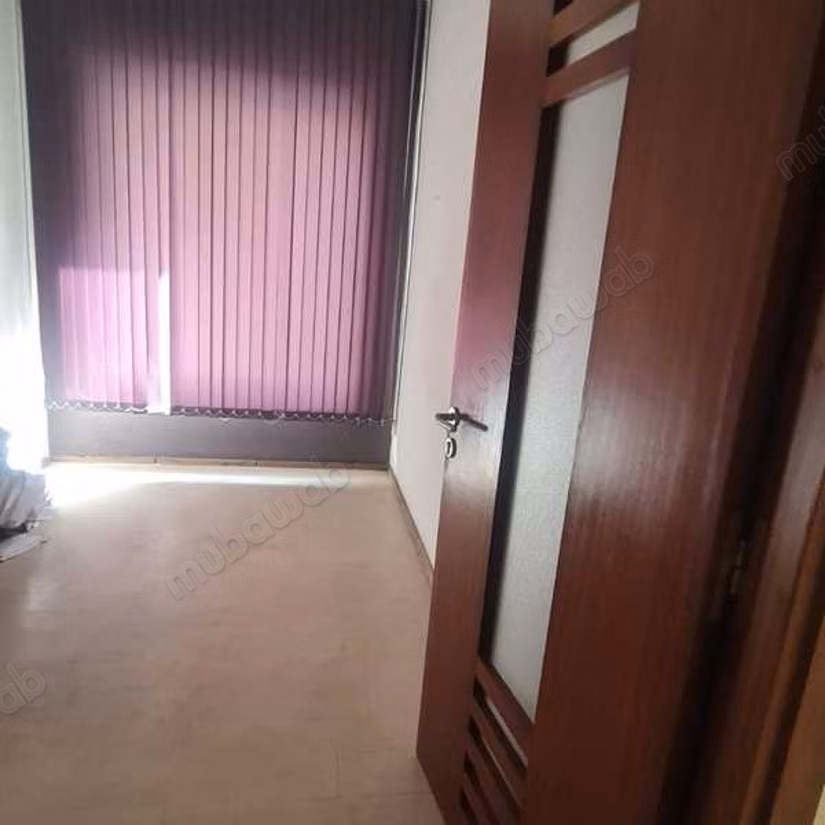 Local commercial à Louer de 295.0 m² à Casablanca, Hopitaux