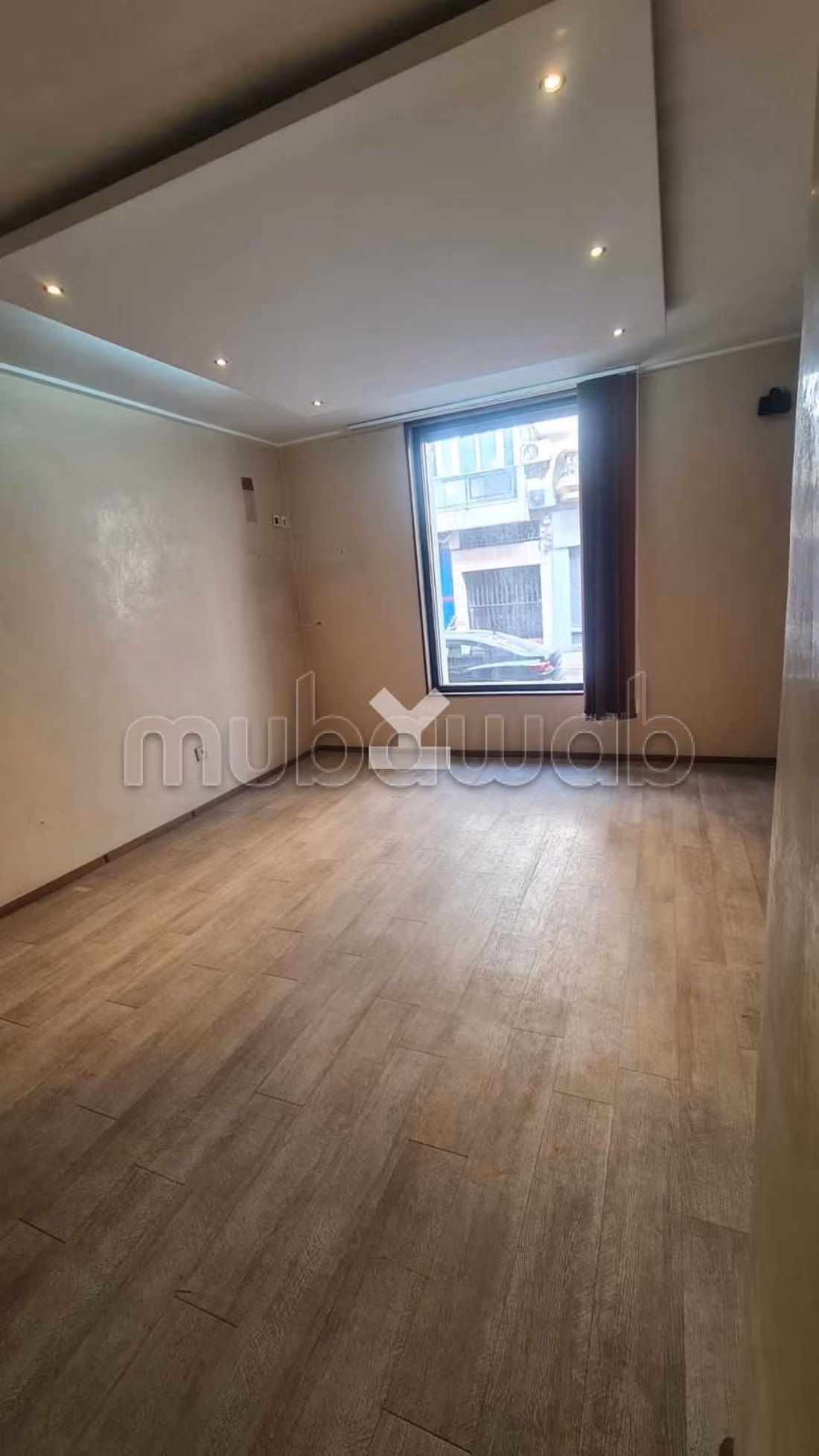 Offices & shops to rent in Les Hôpitaux. Surface area 295 m². Basement