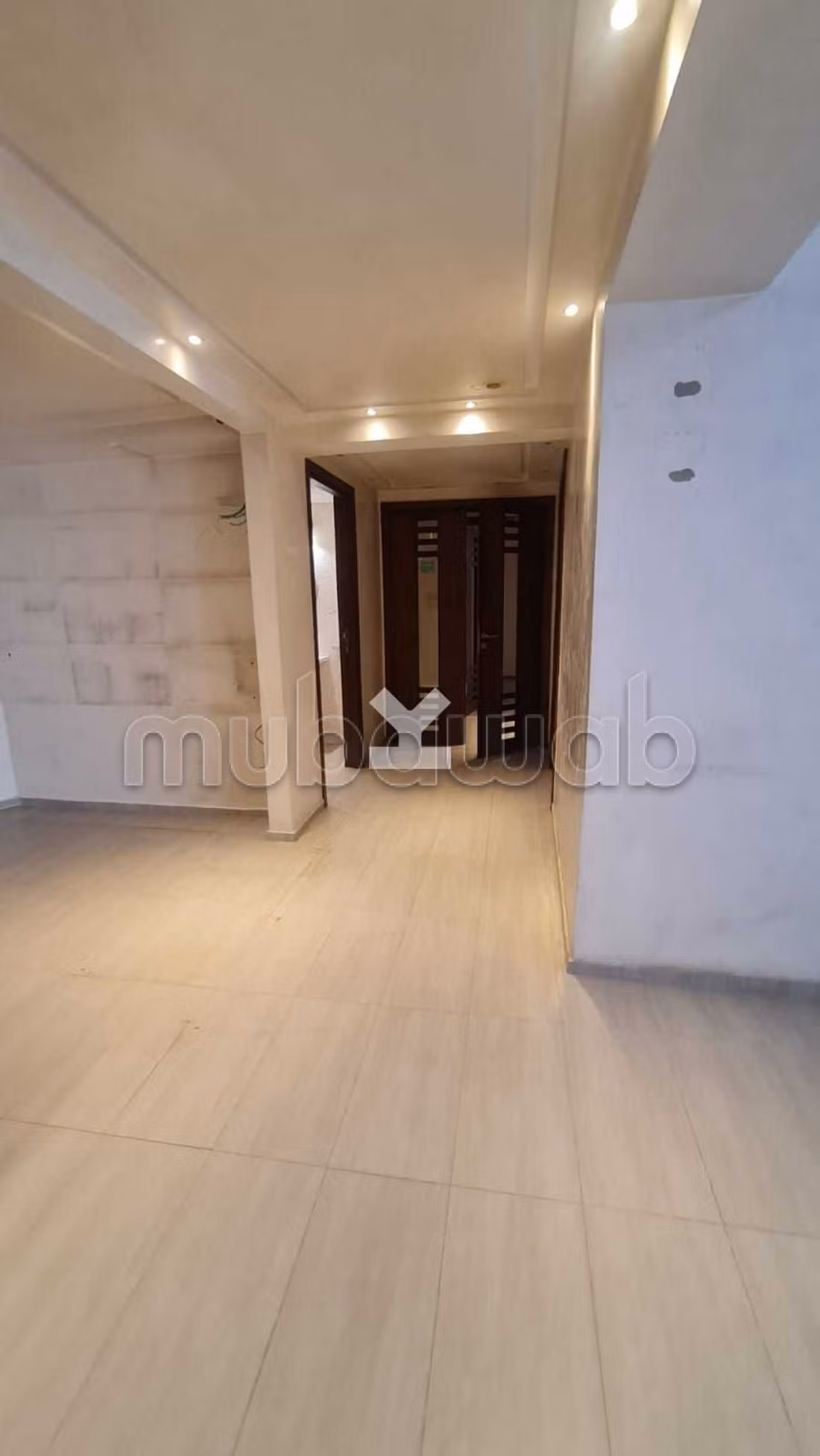 Offices & shops to rent in Les Hôpitaux. Surface area 295 m². Basement
