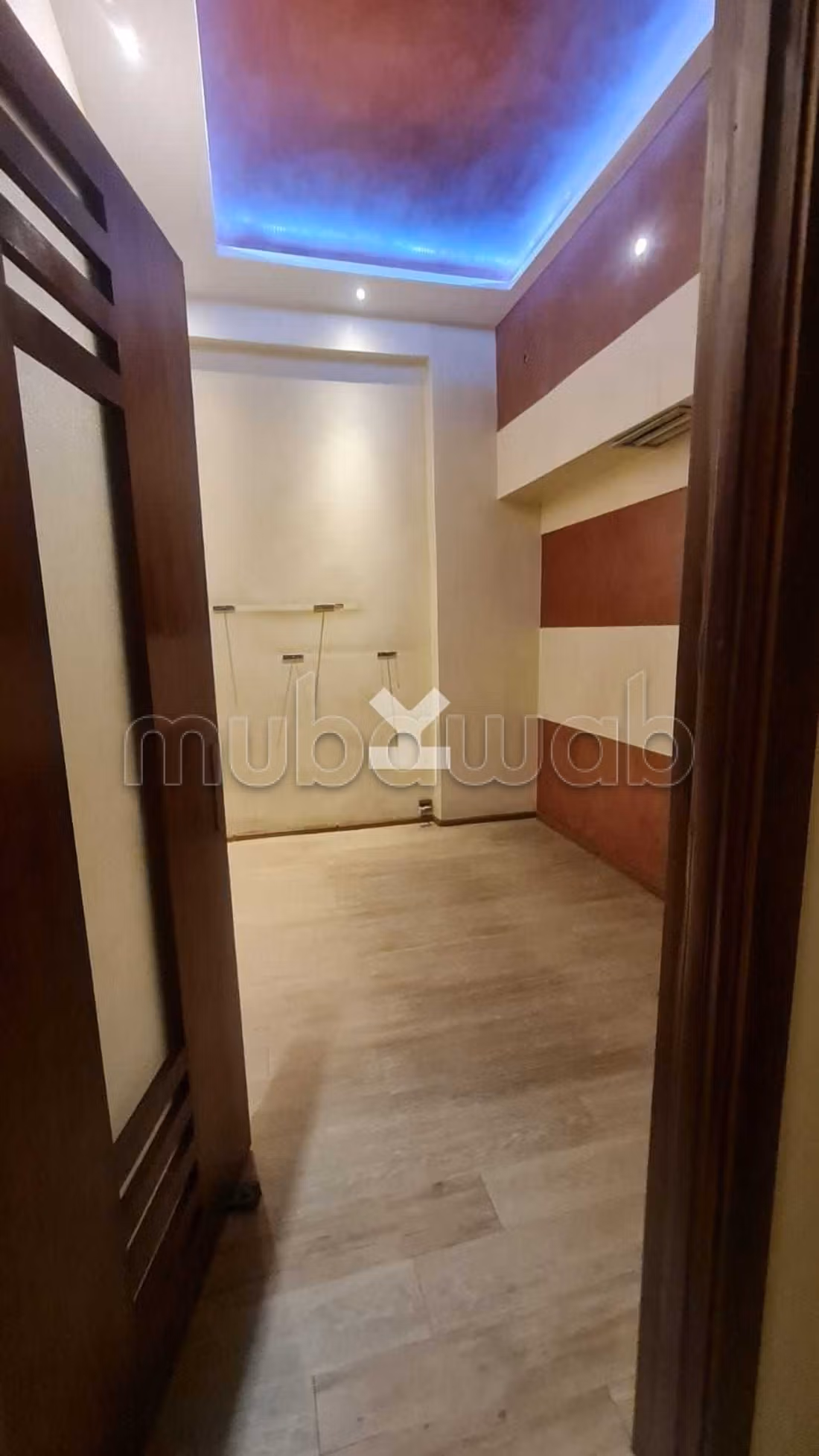 Offices & shops to rent in Les Hôpitaux. Surface area 295 m². Basement