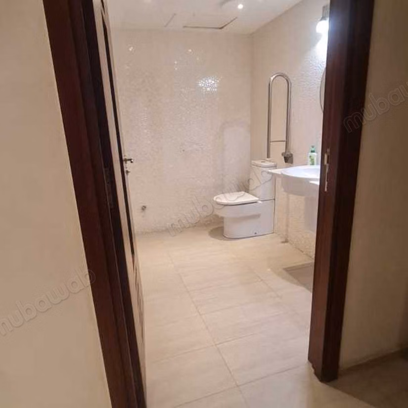 Local commercial à Louer de 295.0 m² à Casablanca, Hopitaux