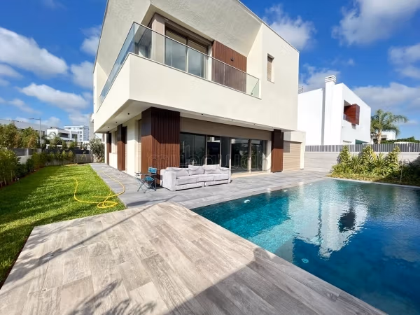 Magnifica casa di lusso in affitto a Hassan Centre Ville. Superficie 700 m². Ammobiliato