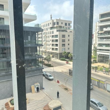Location de bureau à Casablanca Finance City.
Surface totale 73 m².
Places de stationnement et jardin