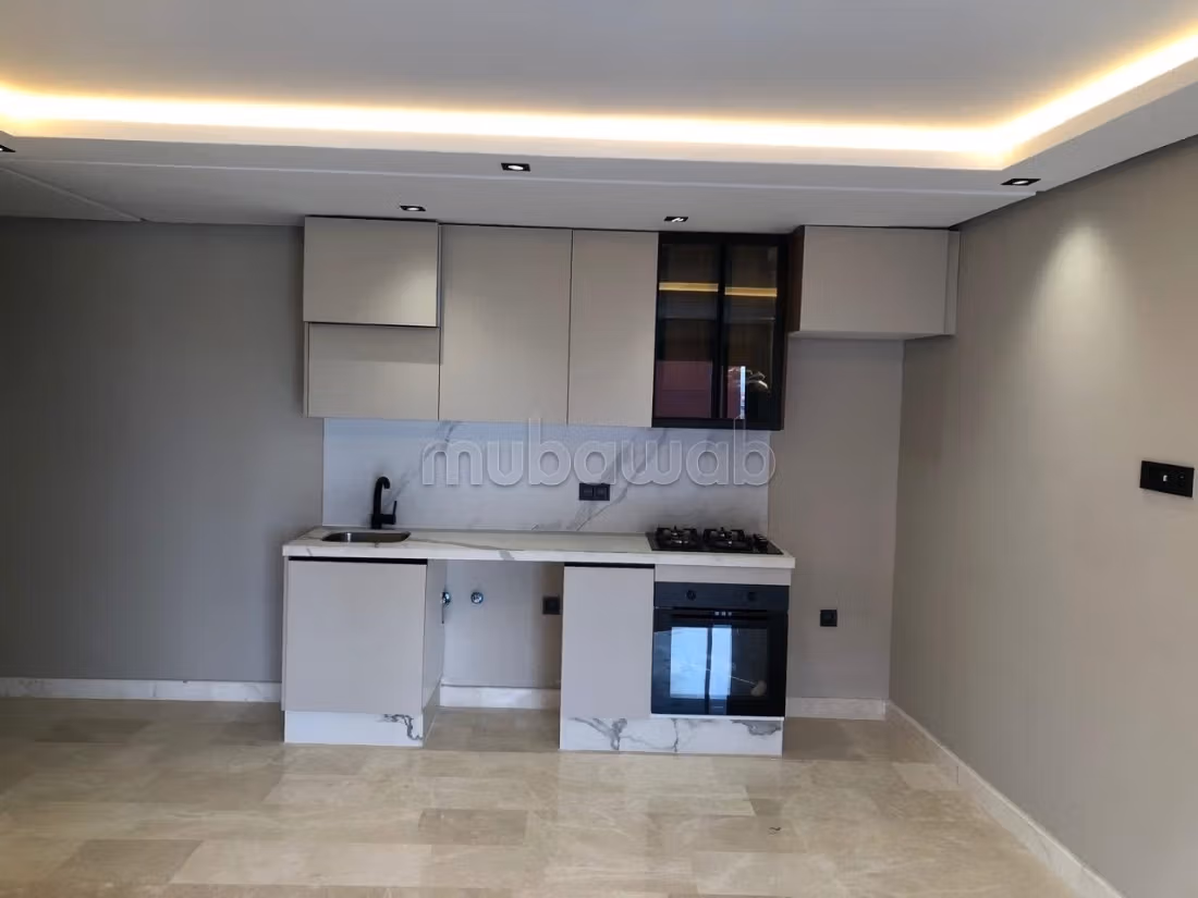 Location d'un appartement à Les Hôpitaux. 
Surface de 48 m². 
Ascenseur et places de parking