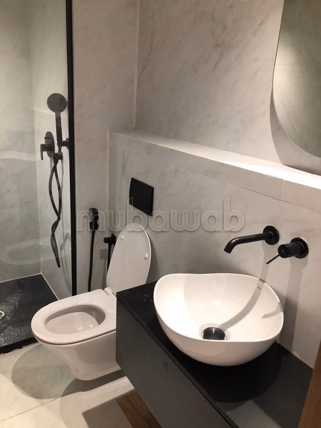 Location d'un appartement à Les Hôpitaux. 
Surface de 48 m². 
Ascenseur et places de parking