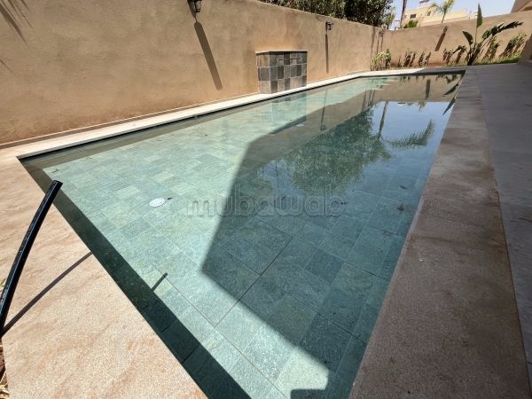 Villa's en luxe woningen kopen in Route de Tahanaout. 4 Kamers. Garage en mooi terras