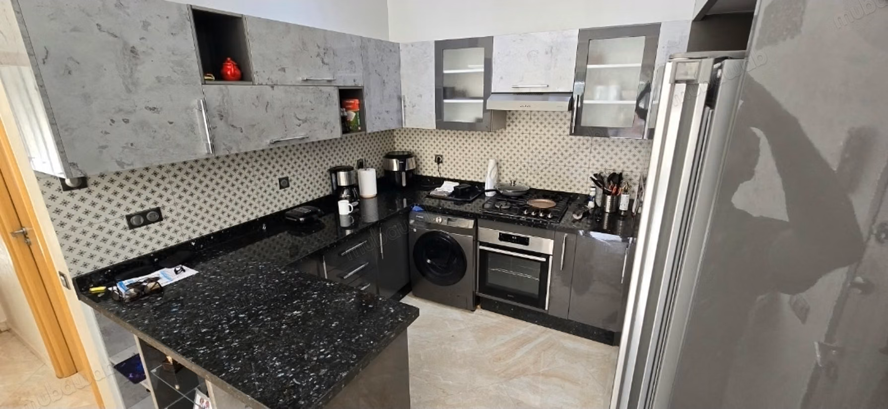 Beautiful apartment for sale in Hay Massira. Large area 91 m². General satellite dish system, On site security
