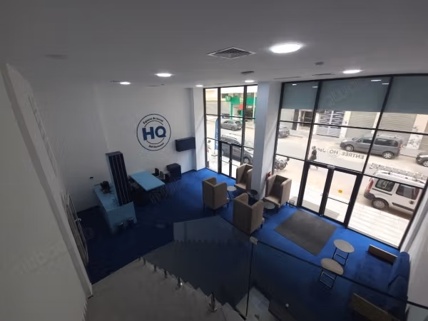 Ufficio disponibile in affitto a Anfa. Superficie 30 m². Doppi vetri e riscaldamento