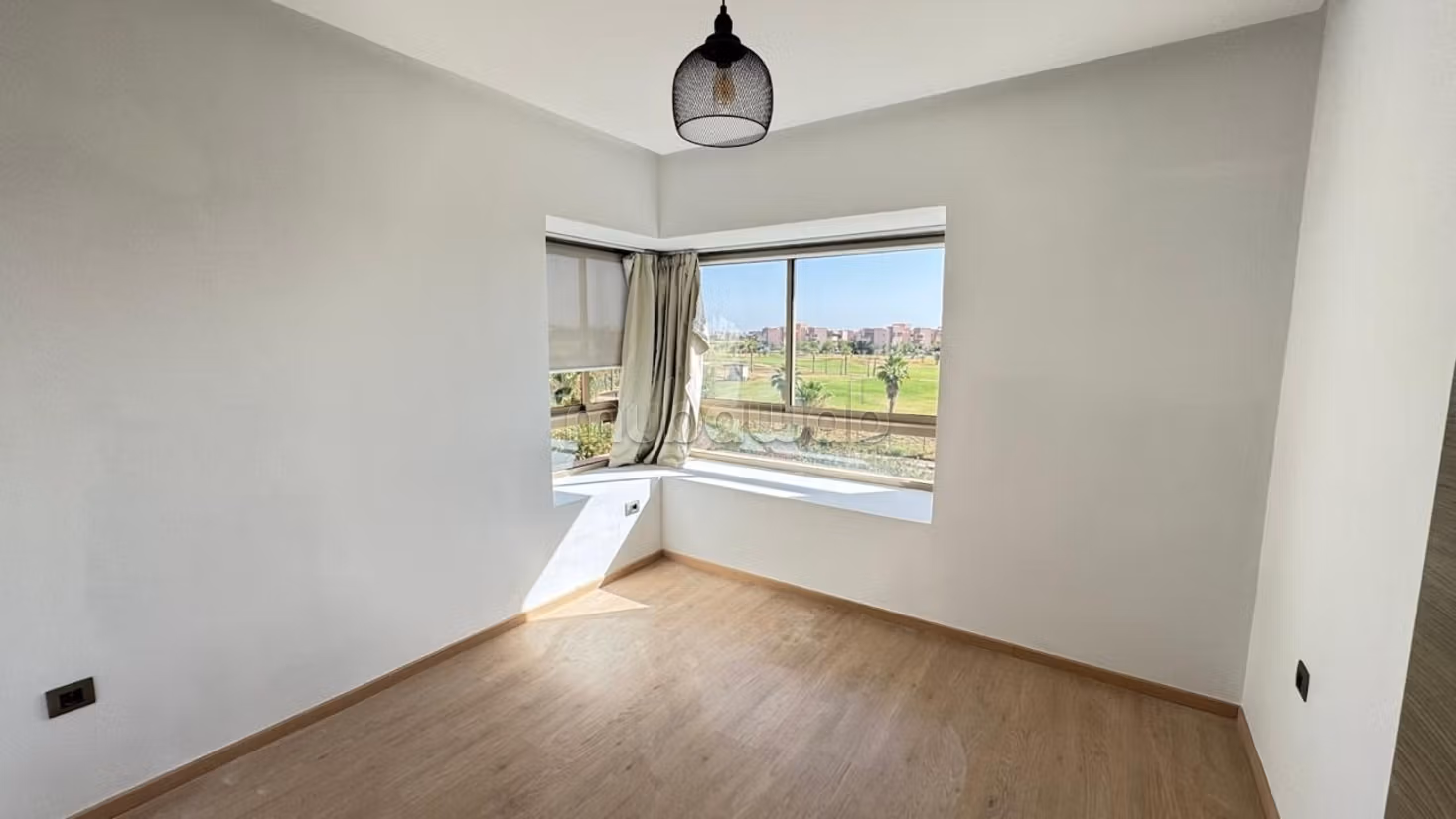 Great apartment empty for rent in Agdal. 2 rooms. Air conditioning and swimming pool