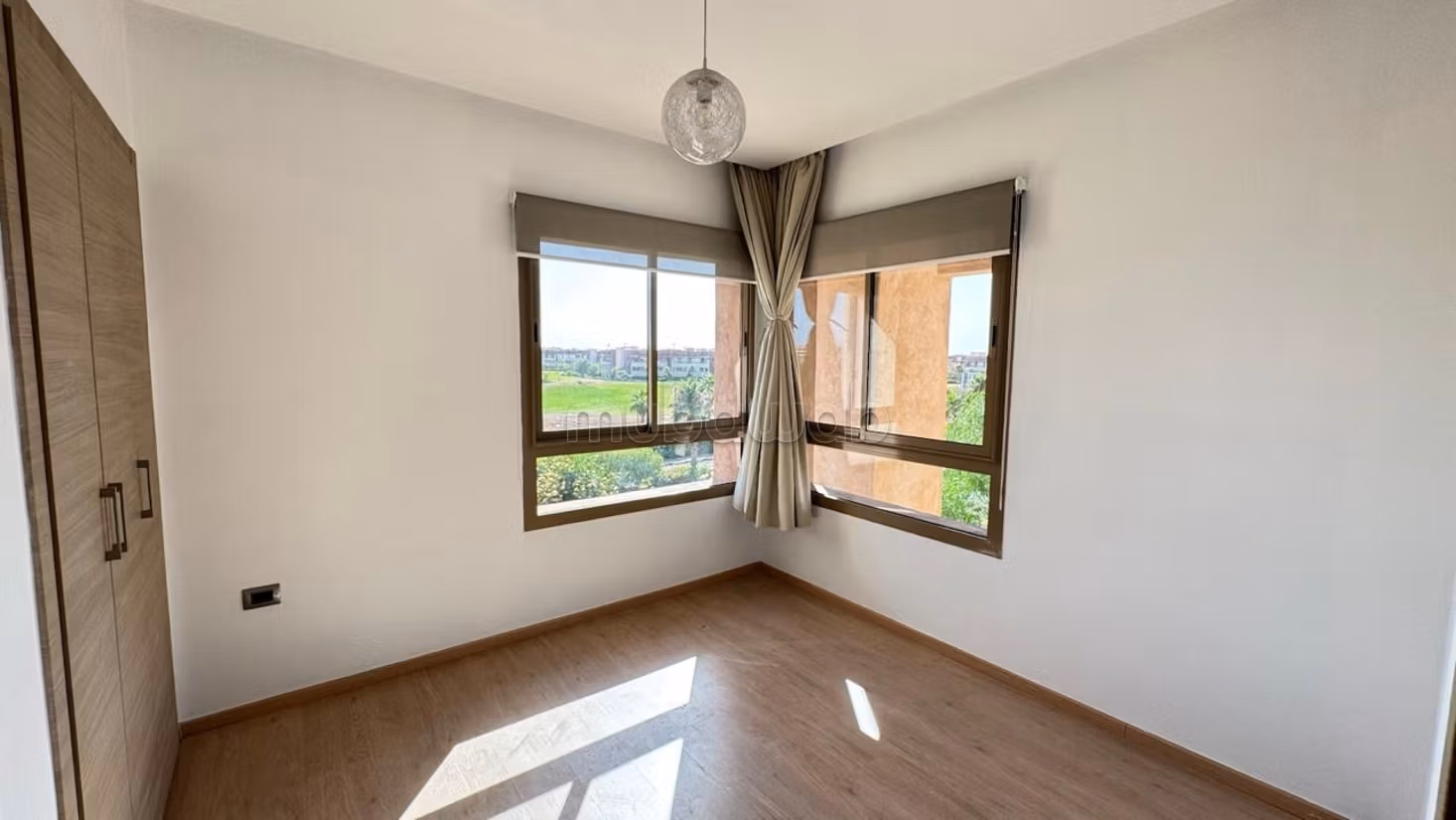 Great apartment empty for rent in Agdal. 2 rooms. Air conditioning and swimming pool