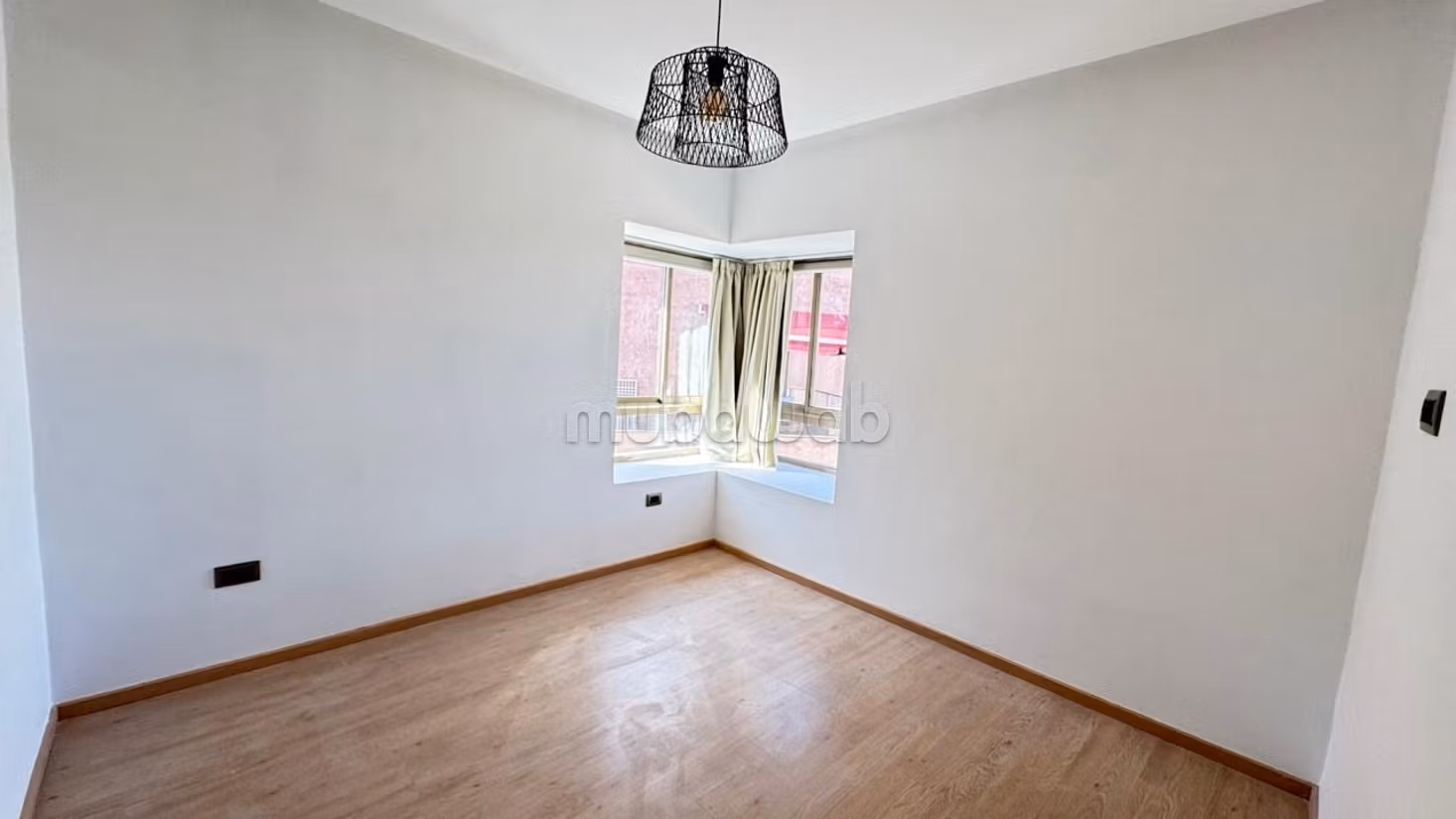 Great apartment empty for rent in Agdal. 2 rooms. Air conditioning and swimming pool