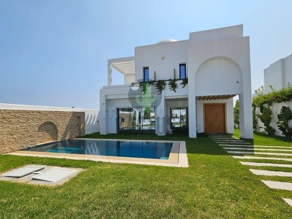 À Vendre Villa de Luxe avec piscine à Craxi Hammamet