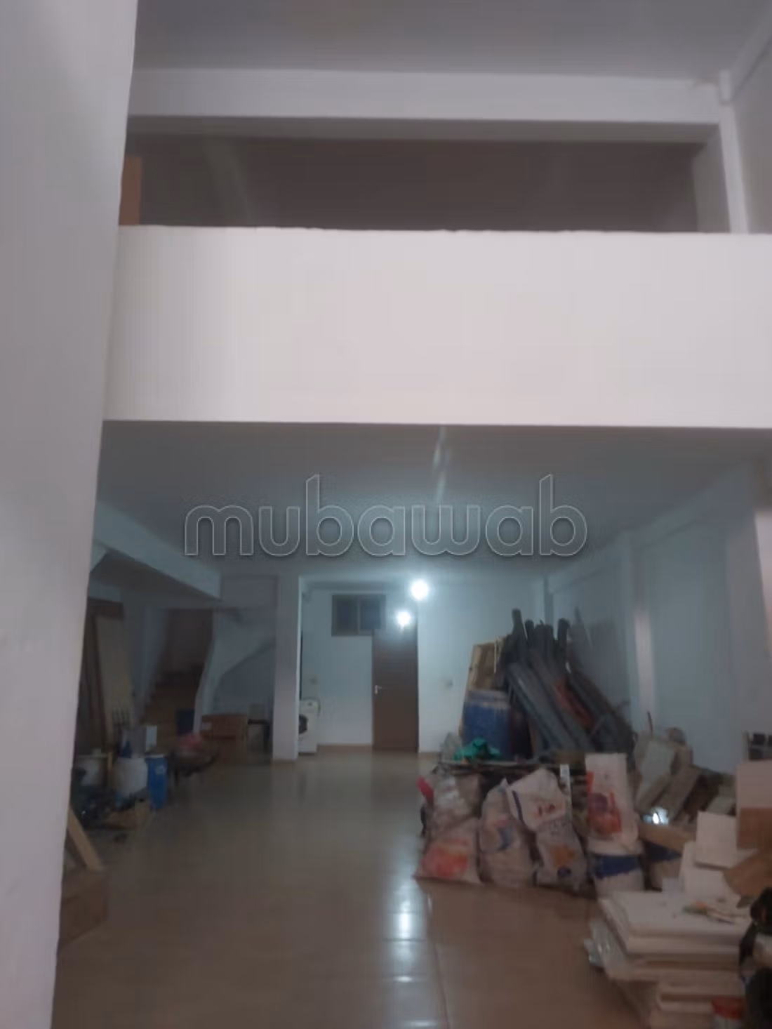 Local commercial à vendre à Al Qods. Surface totale 166 m². Sécurisé 24/24