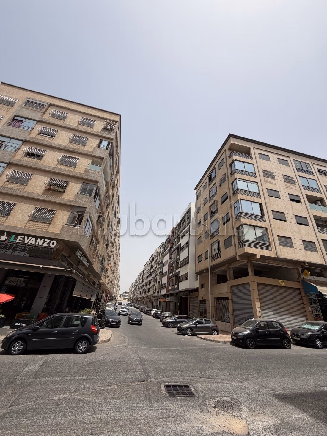 Local commercial à vendre à Al Qods. Surface totale 166 m². Sécurisé 24/24