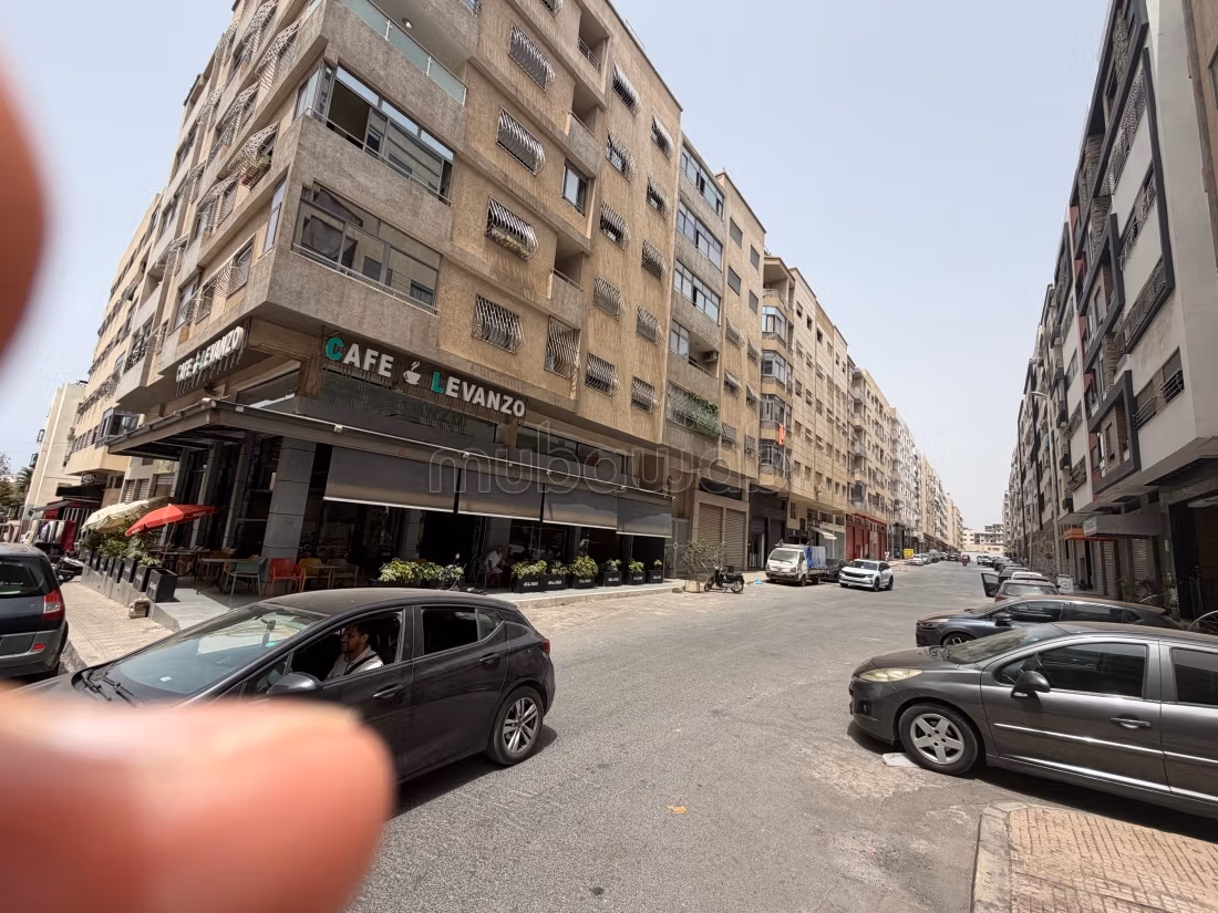 Local commercial à vendre à Al Qods. Surface totale 166 m². Sécurisé 24/24