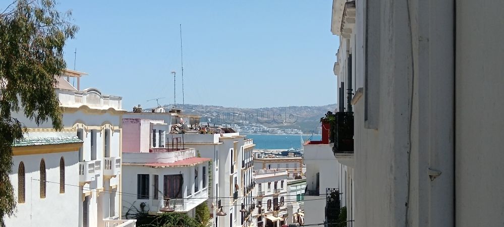 Achetez votre riad titre suur la route principale de Marchan. 4 grandes pièces. Belle terrasse et jardin