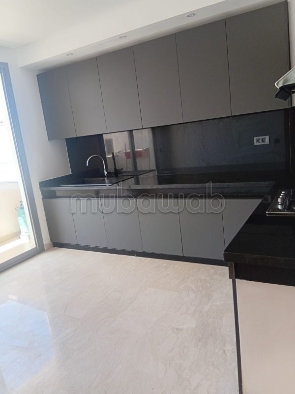 Appartamento in affitto a Palmier. 4 locali spaziosi. Porta blindata, servizio di sicurezza