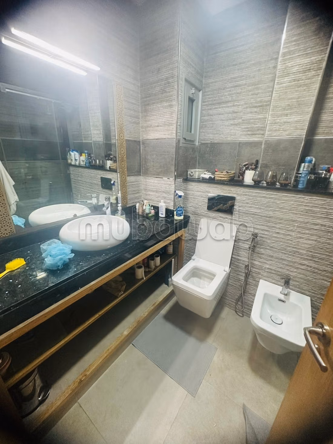 Villa's en luxe woningen beschikbaar. 5 Kamers. Traditionele, Marokkaanse woonkamer en satellietschotel