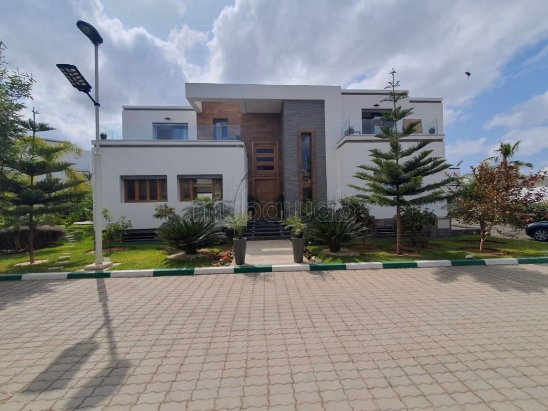 Villa's en luxe woningen beschikbaar. 5 Kamers. Traditionele, Marokkaanse woonkamer en satellietschotel